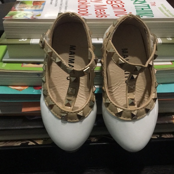 White make believe designer shoes lol - Picture 4 of 4